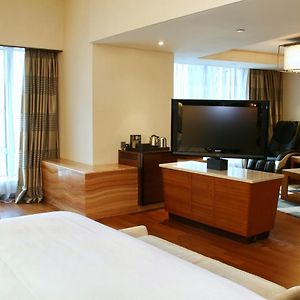 Renewal King Suite